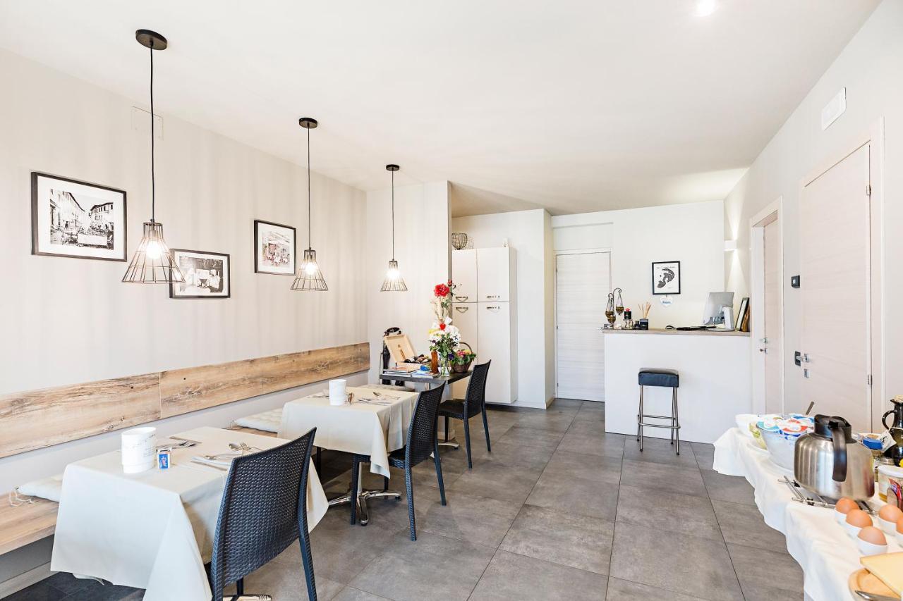 Marylinda Bed and Breakfast Desenzano del Garda Buitenkant foto