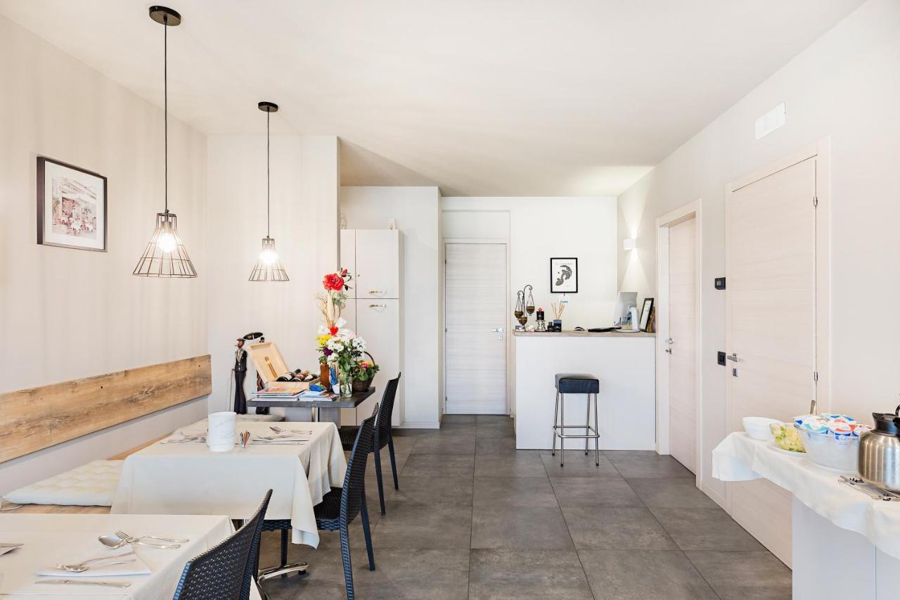 Marylinda Bed and Breakfast Desenzano del Garda Buitenkant foto